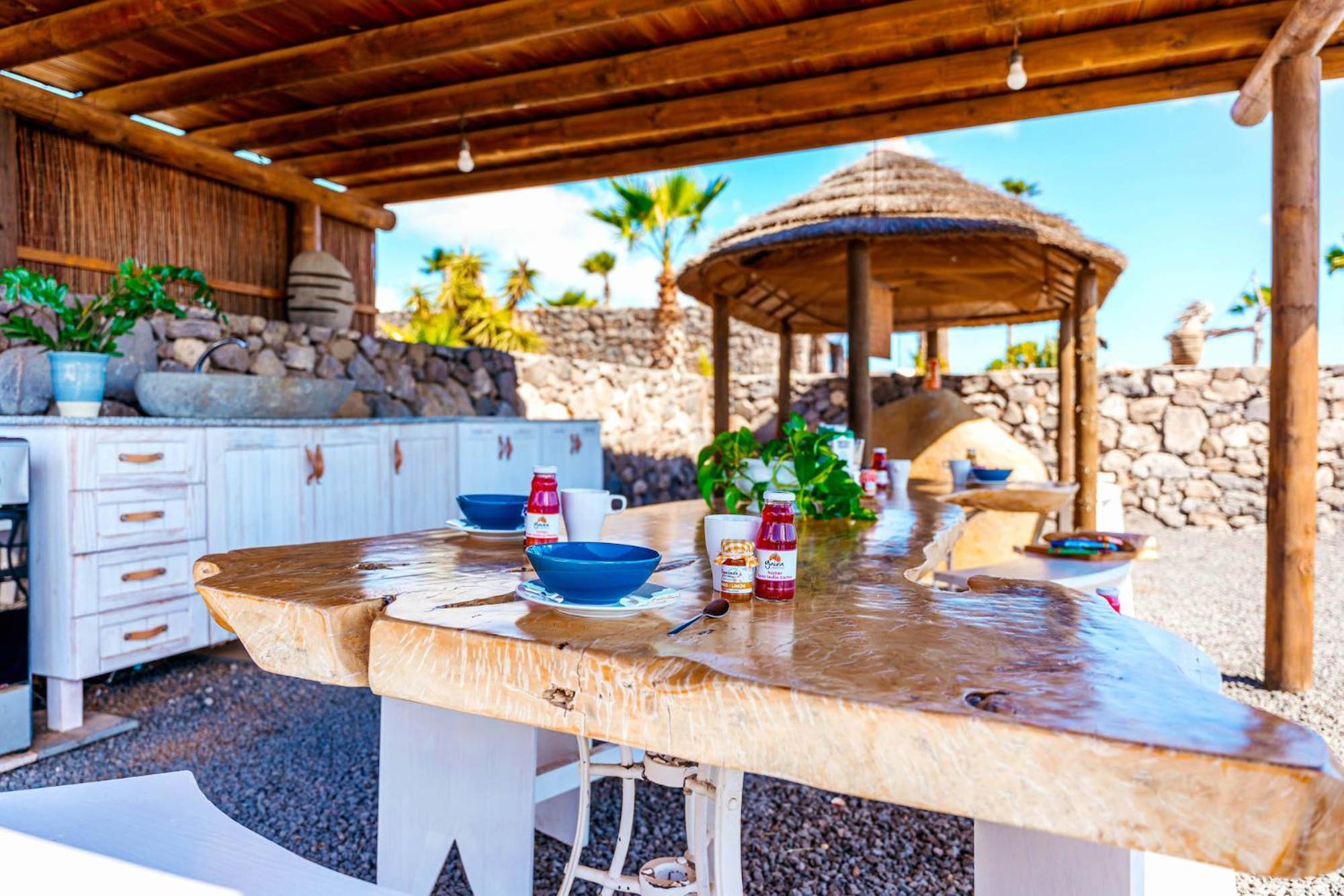 Tabayesco Finca De Arrieta Village - Yurts And Stone Cottages - Shared Pool - Walking Distance To Arrieta Beach - Off Grid מראה חיצוני תמונה