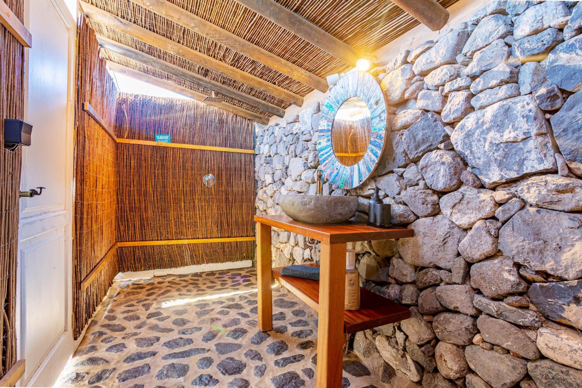 Tabayesco Finca De Arrieta Village - Yurts And Stone Cottages - Shared Pool - Walking Distance To Arrieta Beach - Eco Friendly מראה חיצוני תמונה