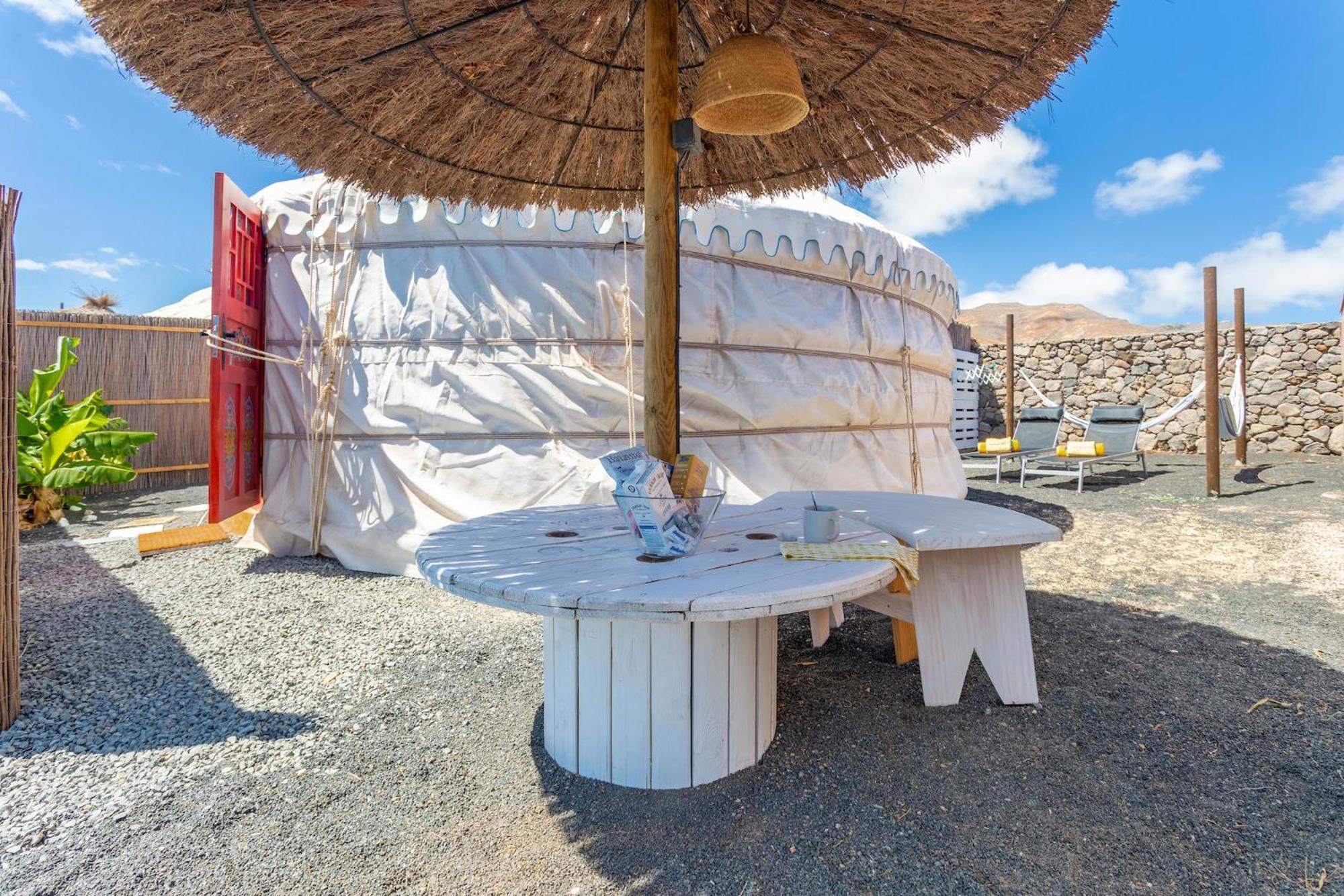 Tabayesco Finca De Arrieta Village - Yurts And Stone Cottages - Shared Pool - Walking Distance To Arrieta Beach - Eco Friendly מראה חיצוני תמונה