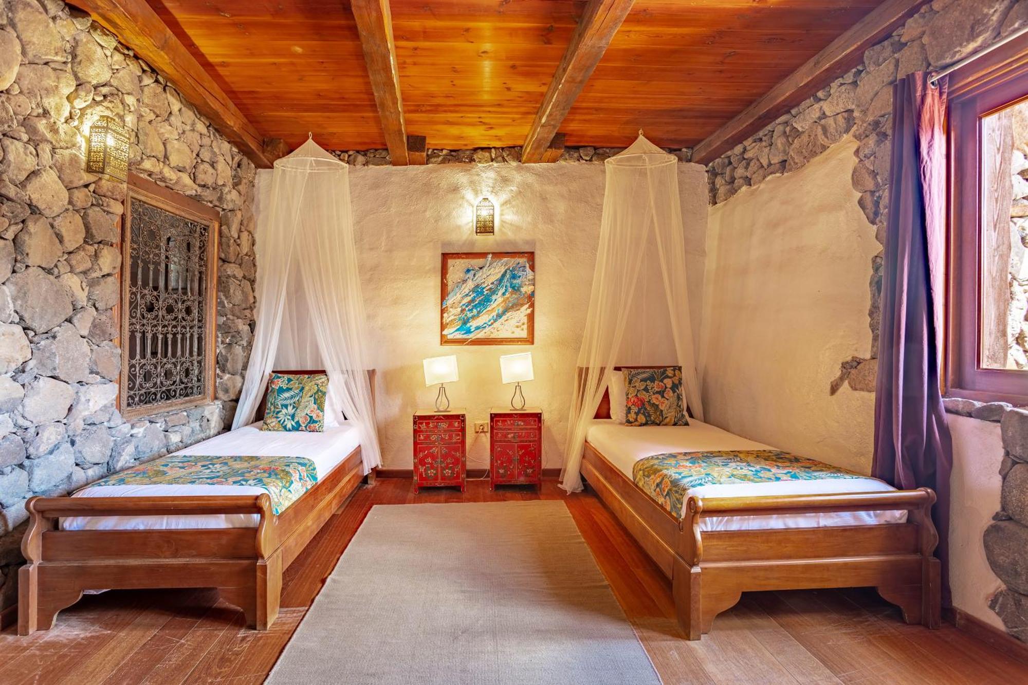 Tabayesco Finca De Arrieta Village - Yurts And Stone Cottages - Shared Pool - Walking Distance To Arrieta Beach - Eco Friendly מראה חיצוני תמונה