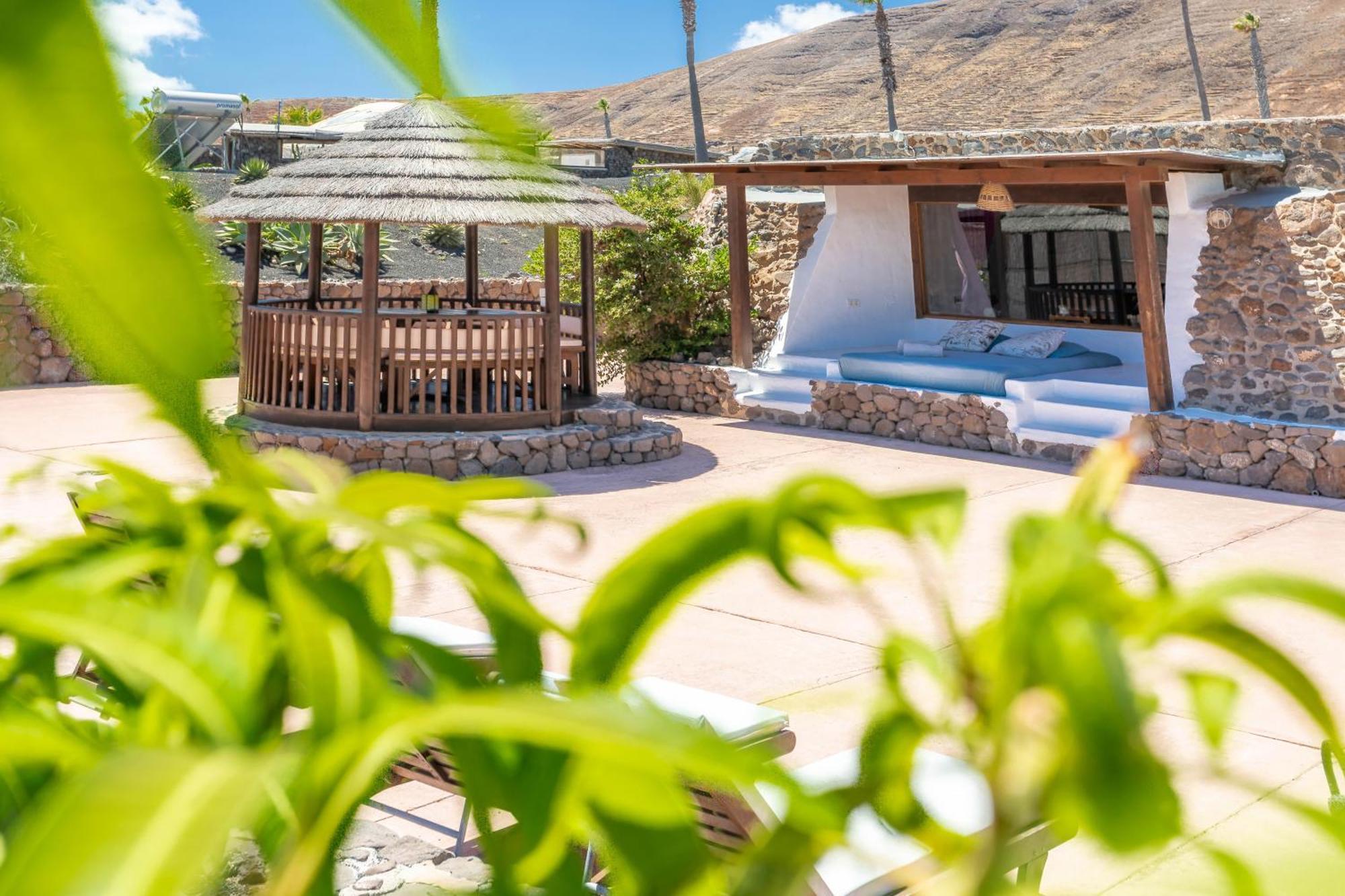 Tabayesco Finca De Arrieta Village - Yurts And Stone Cottages - Shared Pool - Walking Distance To Arrieta Beach - Eco Friendly מראה חיצוני תמונה