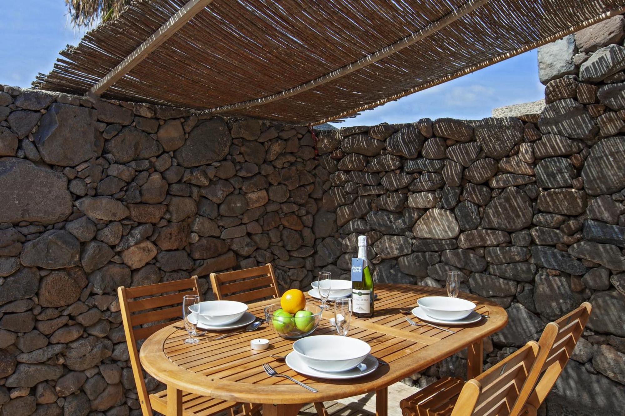 Tabayesco Finca De Arrieta Village - Yurts And Stone Cottages - Shared Pool - Walking Distance To Arrieta Beach - Eco Friendly חדר תמונה